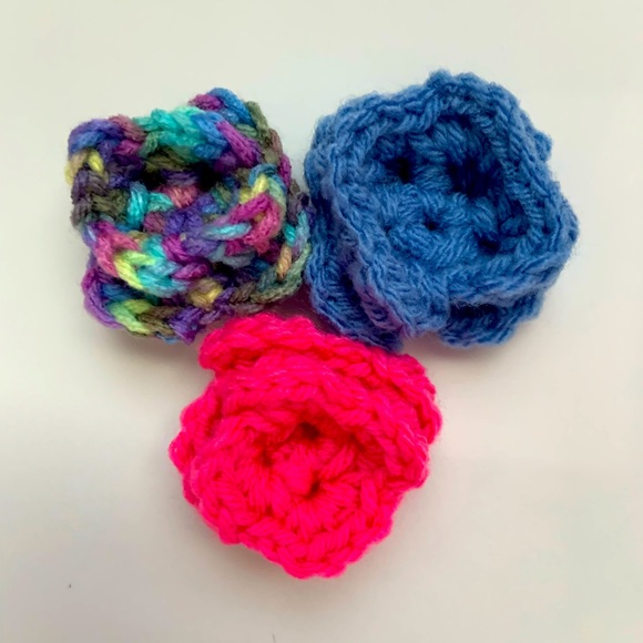 HAND CRAFTED Crochet Cat Collar Flowers Colorful Lot of Three Flower Accessory - Picture 2 of 7
